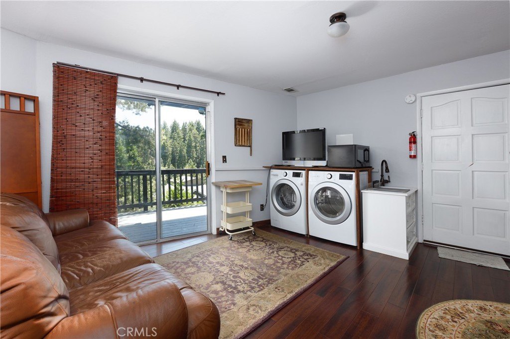 Lake Arrowhead, California, 92352, United States, 3 Bedrooms Bedrooms, ,3 BathroomsBathrooms,Residential,Forsale,1953305