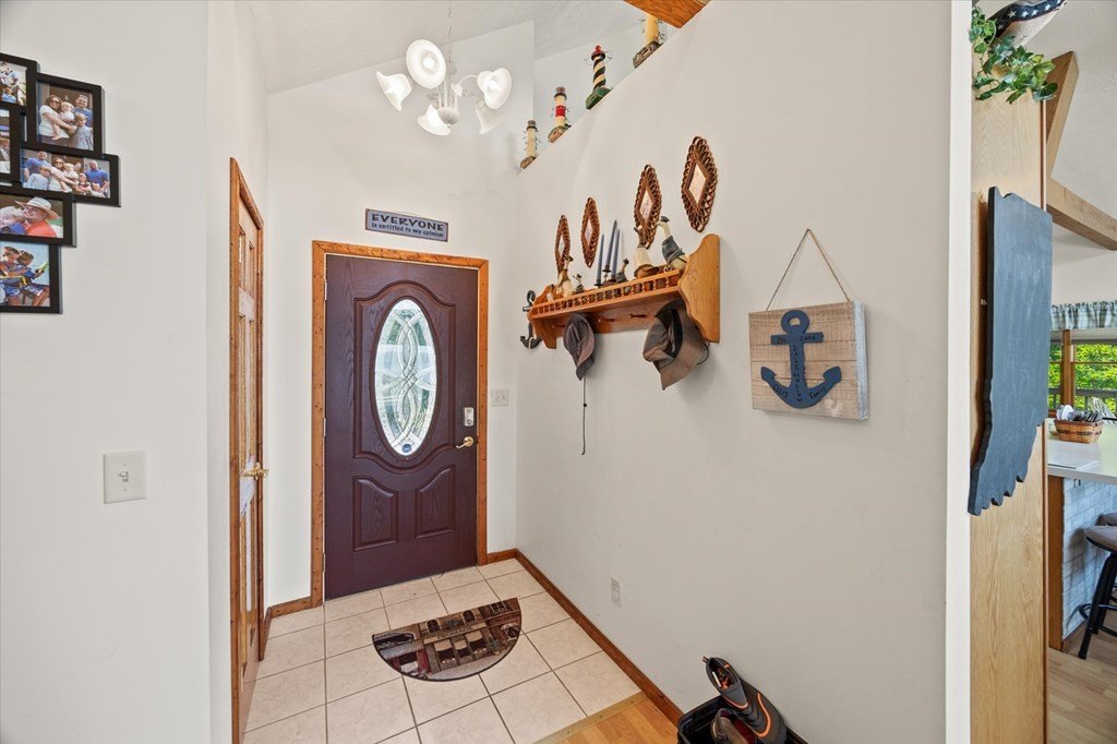 Byrdstown, Tennessee, 38549, United States, 5 Bedrooms Bedrooms, ,4 BathroomsBathrooms,Residential,Forsale,1952666