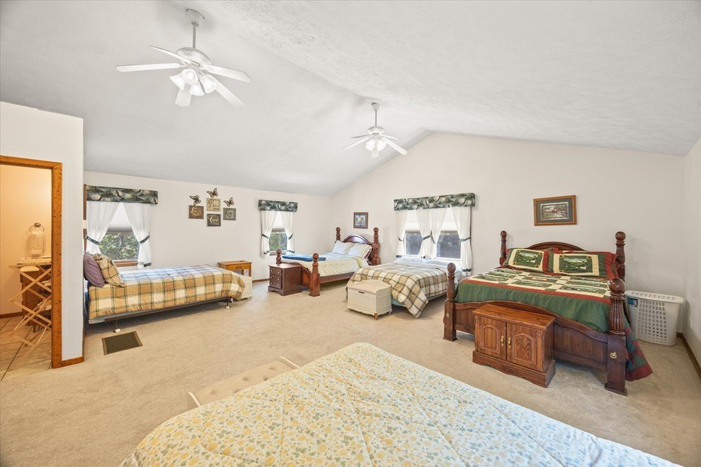 Byrdstown, Tennessee, 38549, United States, 5 Bedrooms Bedrooms, ,4 BathroomsBathrooms,Residential,Forsale,1952666