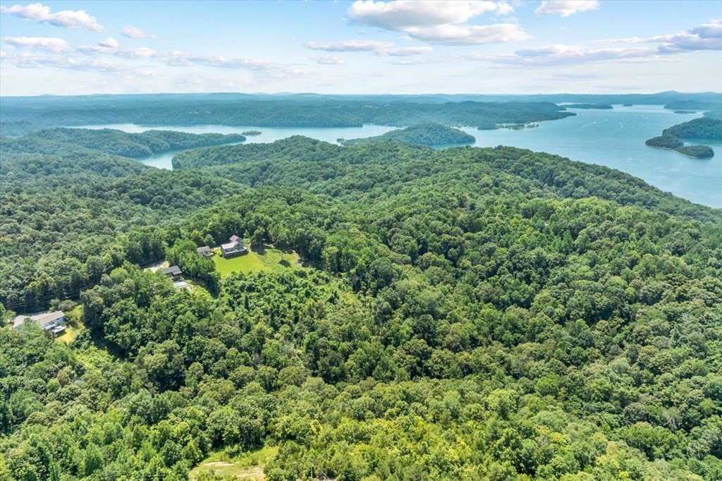 Byrdstown, Tennessee, 38549, United States, 5 Bedrooms Bedrooms, ,4 BathroomsBathrooms,Residential,Forsale,1952666