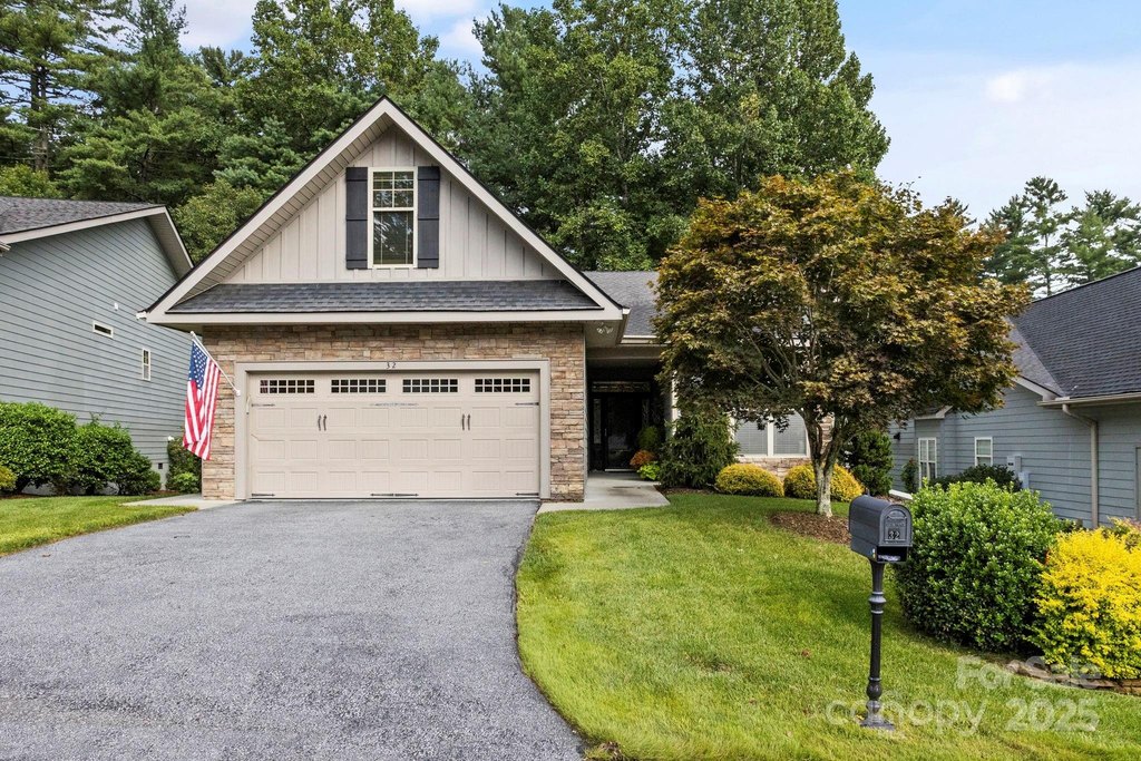 Hendersonville, North Carolina, 28791, United States, 2 Bedrooms Bedrooms, ,2.5 BathroomsBathrooms,Residential,Forsale,1960280 Hendersonville, North Carolina, 28791, United States, 2 Bedrooms Bedrooms, ,2.5 BathroomsBathrooms,Residential,Forsale,1960280