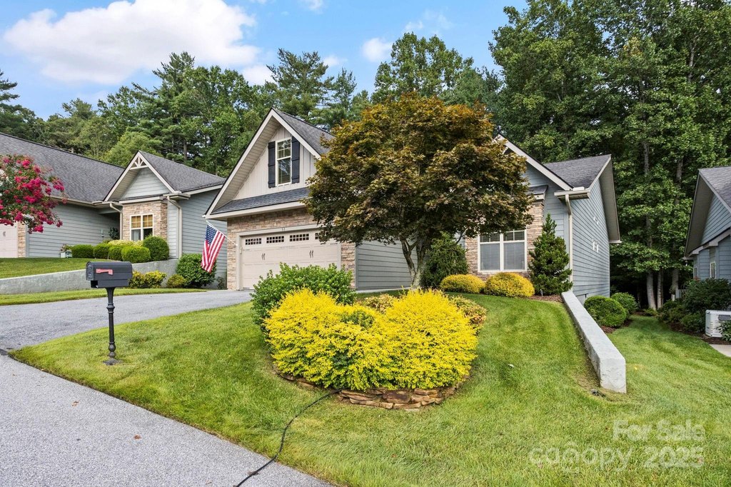 Hendersonville, North Carolina, 28791, United States, 2 Bedrooms Bedrooms, ,2.5 BathroomsBathrooms,Residential,Forsale,1960280 Hendersonville, North Carolina, 28791, United States, 2 Bedrooms Bedrooms, ,2.5 BathroomsBathrooms,Residential,Forsale,1960280