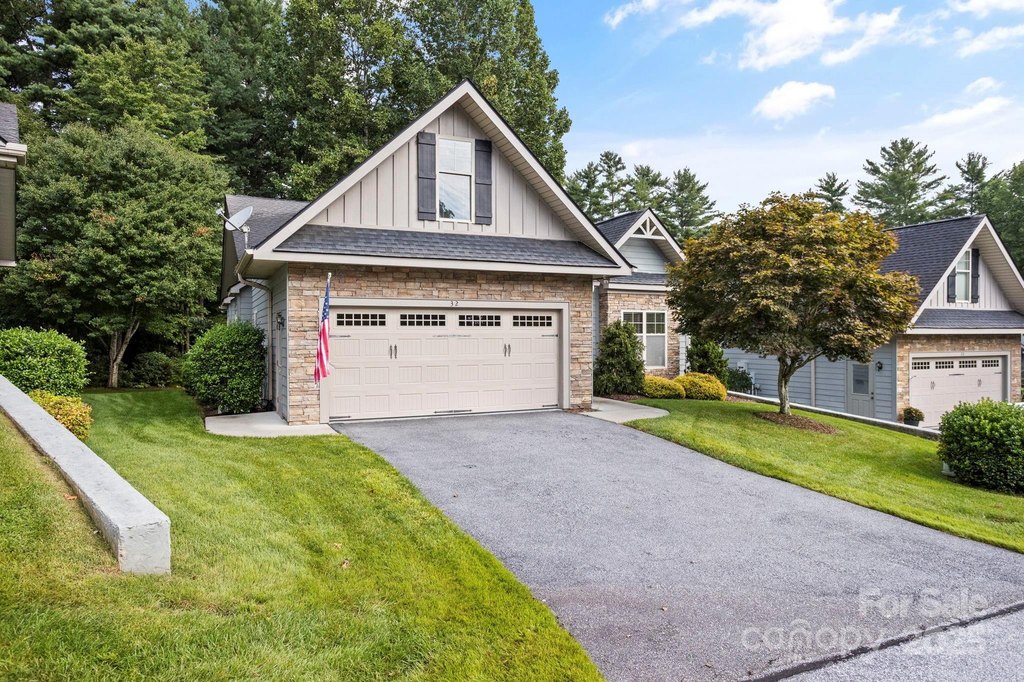 Hendersonville, North Carolina, 28791, United States, 2 Bedrooms Bedrooms, ,2.5 BathroomsBathrooms,Residential,Forsale,1960280 Hendersonville, North Carolina, 28791, United States, 2 Bedrooms Bedrooms, ,2.5 BathroomsBathrooms,Residential,Forsale,1960280