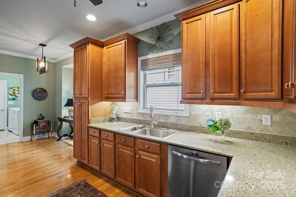 Hendersonville, North Carolina, 28791, United States, 2 Bedrooms Bedrooms, ,2.5 BathroomsBathrooms,Residential,Forsale,1960280 Hendersonville, North Carolina, 28791, United States, 2 Bedrooms Bedrooms, ,2.5 BathroomsBathrooms,Residential,Forsale,1960280