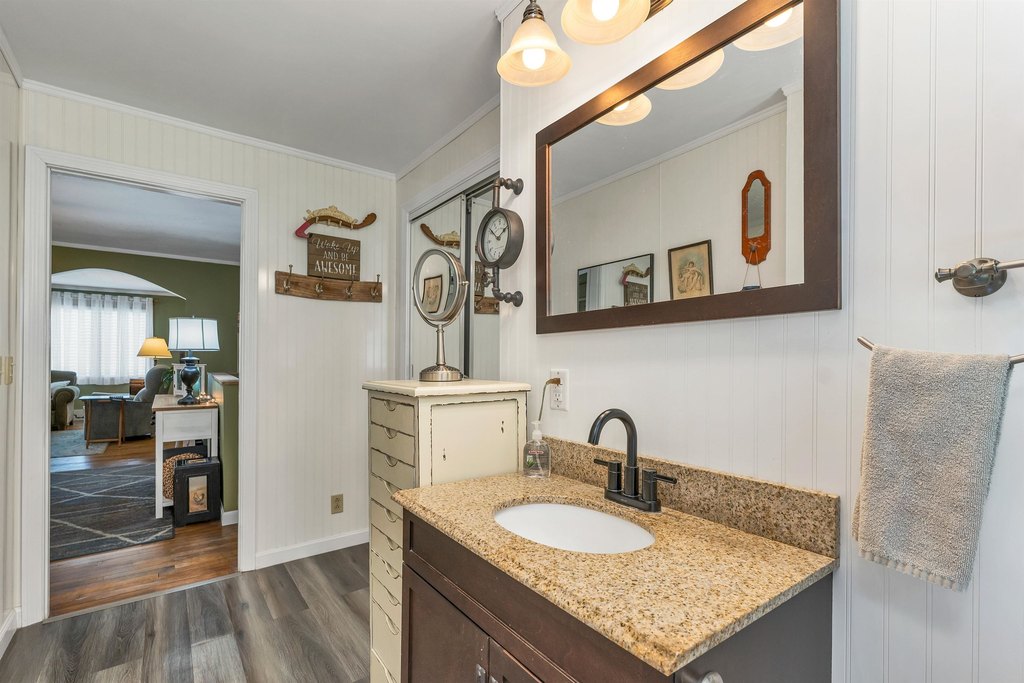 Thornton, New Hampshire, 03285, United States, 3 Bedrooms Bedrooms, ,2.5 BathroomsBathrooms,Residential,Forsale,1952885