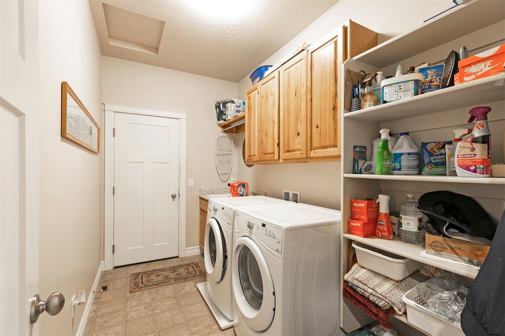 Hamilton, Montana, 59840, United States, 3 Bedrooms Bedrooms, ,2 BathroomsBathrooms,Residential,Forsale,1944305