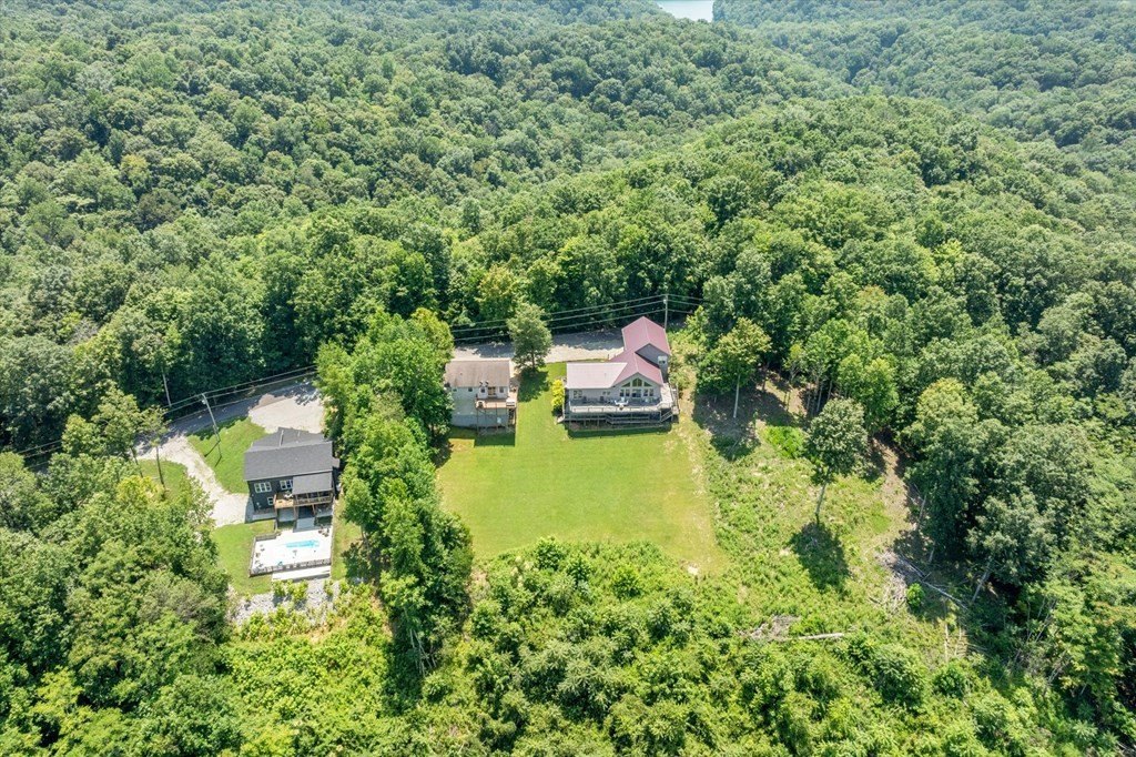 Byrdstown, Tennessee, 38549, United States, 5 Bedrooms Bedrooms, ,4 BathroomsBathrooms,Residential,Forsale,1952666