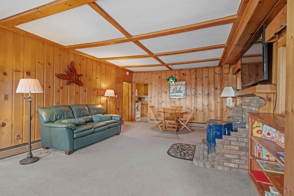 Gilford, New Hampshire, 03249, United States, 5 Bedrooms Bedrooms, ,2 BathroomsBathrooms,Residential,Forsale,1909963