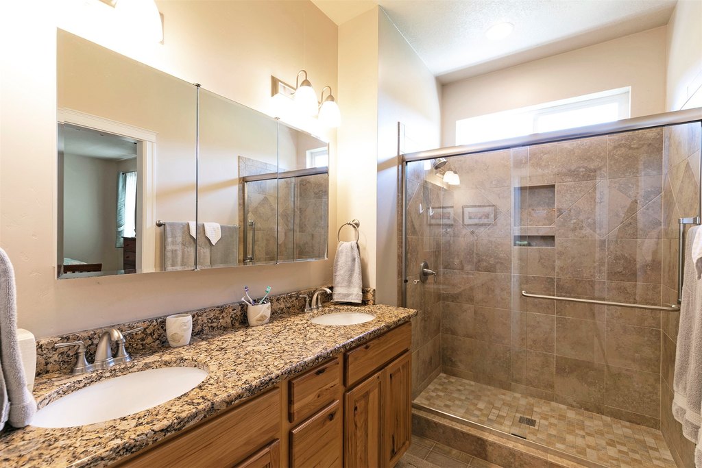 Hamilton, Montana, 59840, United States, 3 Bedrooms Bedrooms, ,2 BathroomsBathrooms,Residential,Forsale,1944305