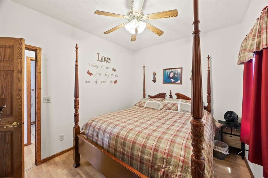 Byrdstown, Tennessee, 38549, United States, 5 Bedrooms Bedrooms, ,4 BathroomsBathrooms,Residential,Forsale,1952666