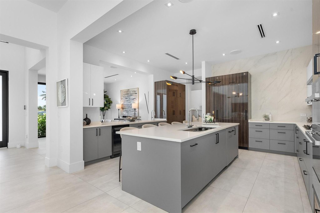 Fort Lauderdale, Florida, 33305, United States, 5 Bedrooms Bedrooms, ,6.5 BathroomsBathrooms,Residential,Forsale,1968296