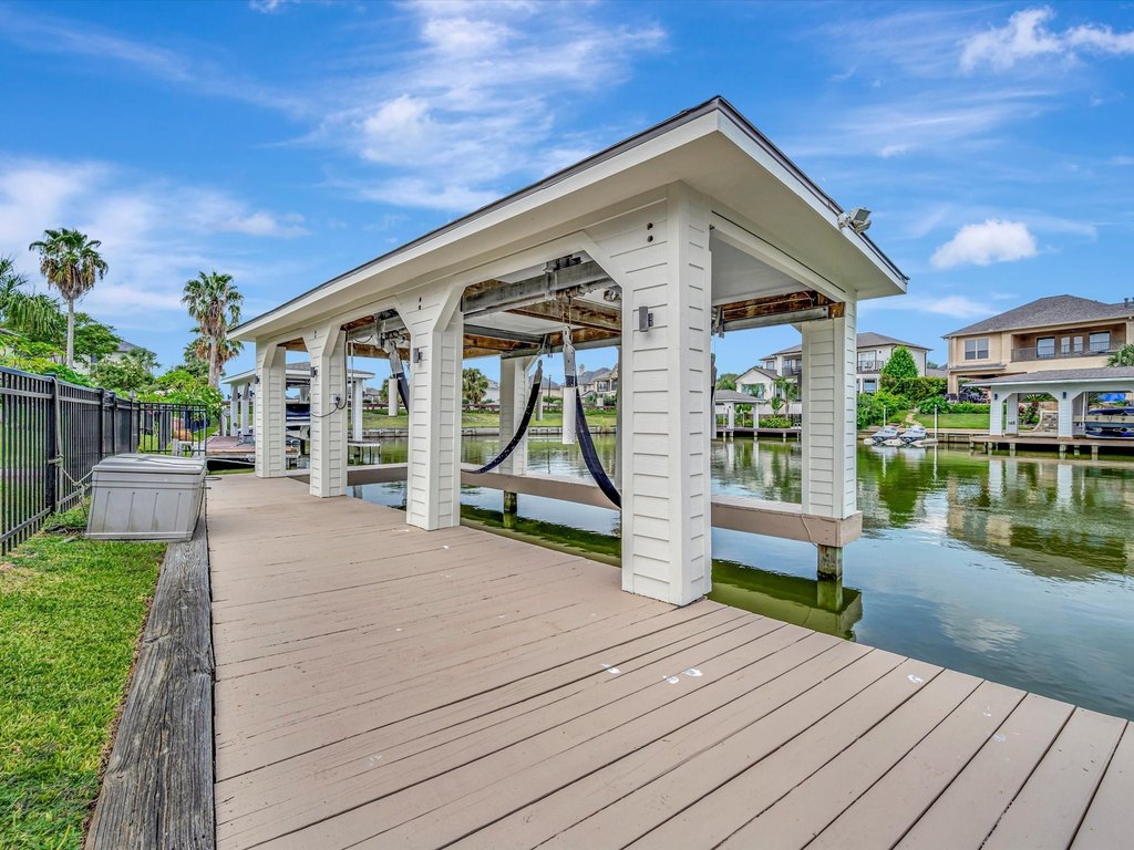 Seabrook, Texas, 77586, United States, 5 Bedrooms Bedrooms, ,5.5 BathroomsBathrooms,Residential,Forsale,1954134