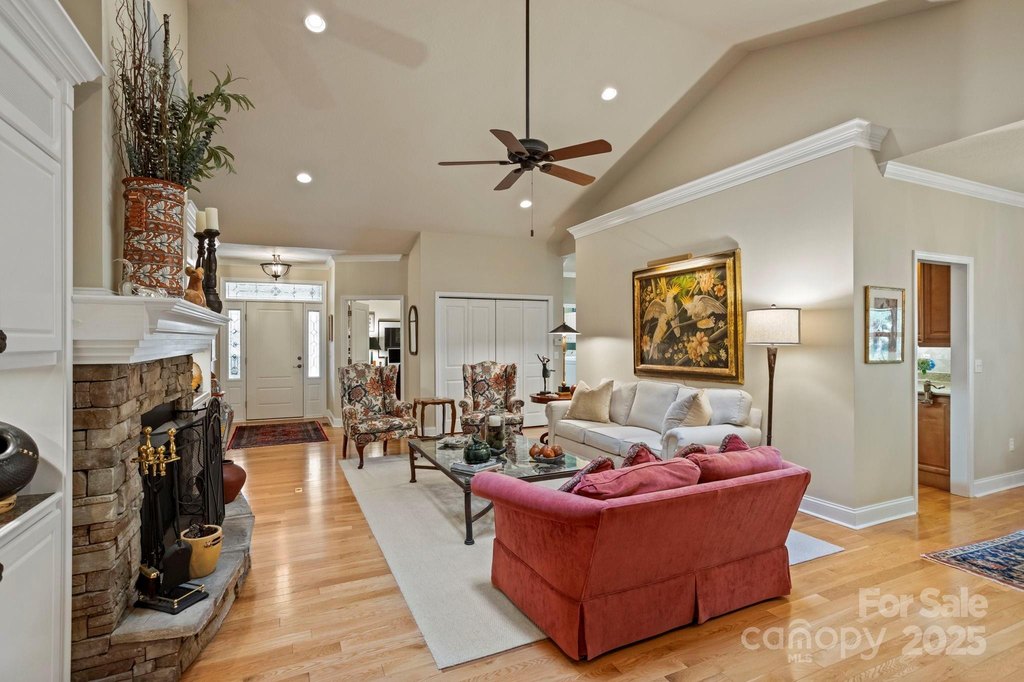 Hendersonville, North Carolina, 28791, United States, 2 Bedrooms Bedrooms, ,2.5 BathroomsBathrooms,Residential,Forsale,1960280 Hendersonville, North Carolina, 28791, United States, 2 Bedrooms Bedrooms, ,2.5 BathroomsBathrooms,Residential,Forsale,1960280