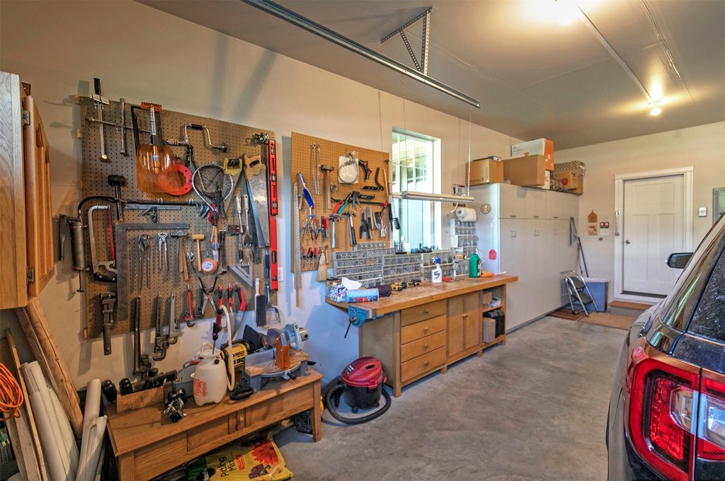 Hamilton, Montana, 59840, United States, 3 Bedrooms Bedrooms, ,2 BathroomsBathrooms,Residential,Forsale,1944305