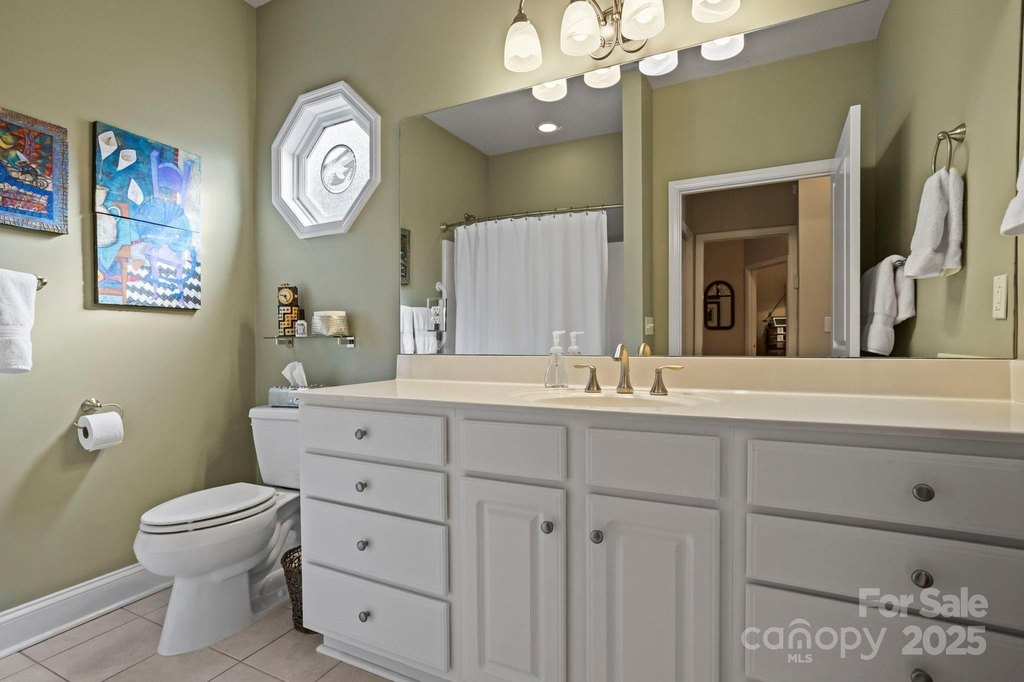 Hendersonville, North Carolina, 28791, United States, 2 Bedrooms Bedrooms, ,2.5 BathroomsBathrooms,Residential,Forsale,1960280 Hendersonville, North Carolina, 28791, United States, 2 Bedrooms Bedrooms, ,2.5 BathroomsBathrooms,Residential,Forsale,1960280
