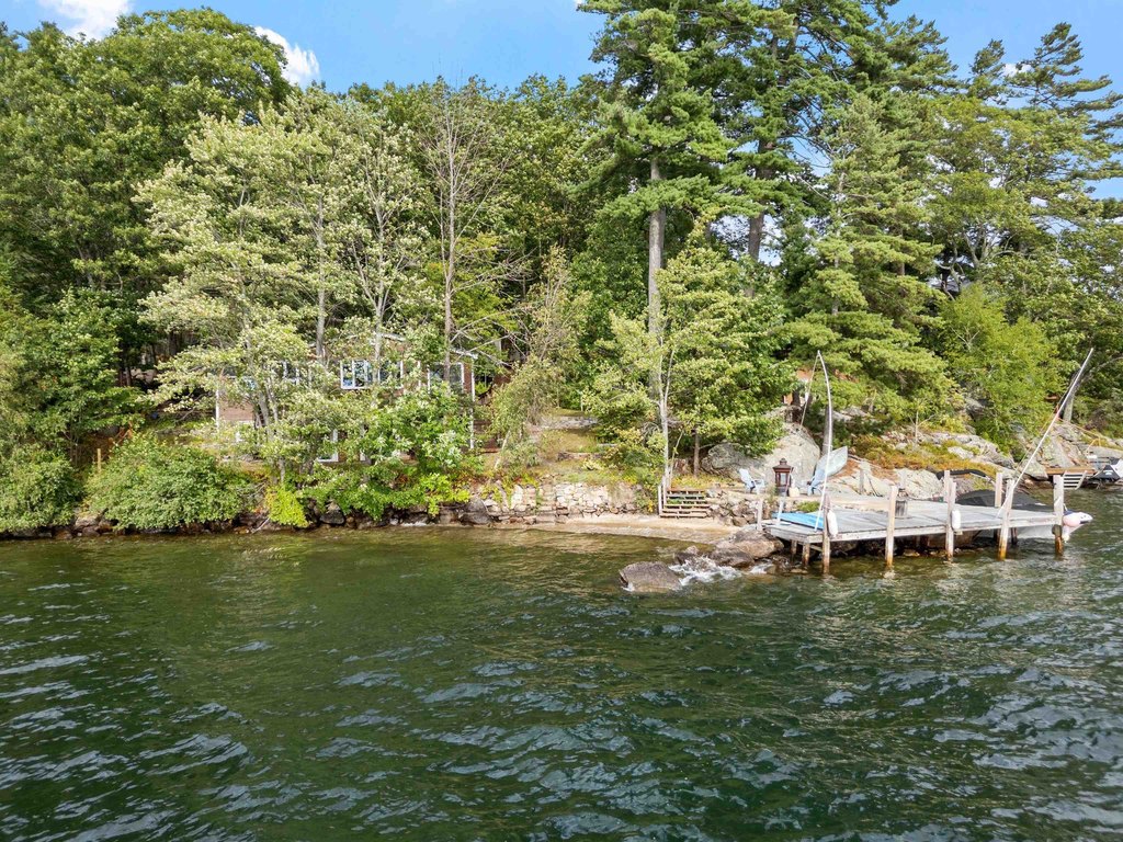 Gilford, New Hampshire, 03249, United States, 5 Bedrooms Bedrooms, ,2 BathroomsBathrooms,Residential,Forsale,1909963