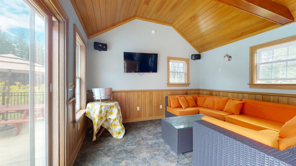 Underhill, Vermont, 05489, United States, 4 Bedrooms Bedrooms, ,3 BathroomsBathrooms,Residential,Forsale,1953117