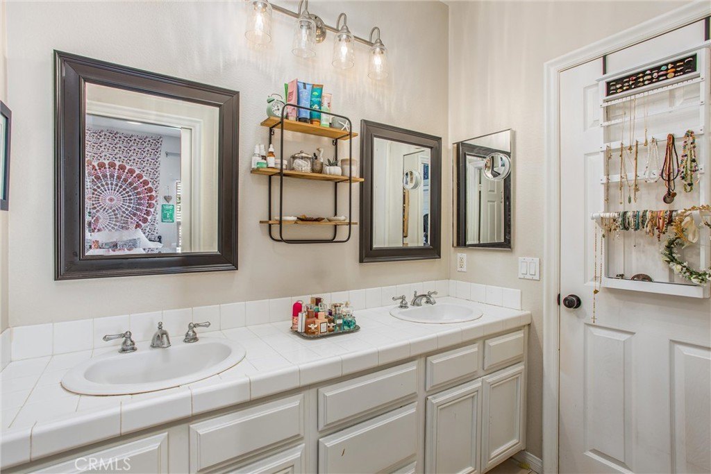 Redlands, California, 92373, United States, 5 Bedrooms Bedrooms, ,4 BathroomsBathrooms,Residential,Forsale,1933749