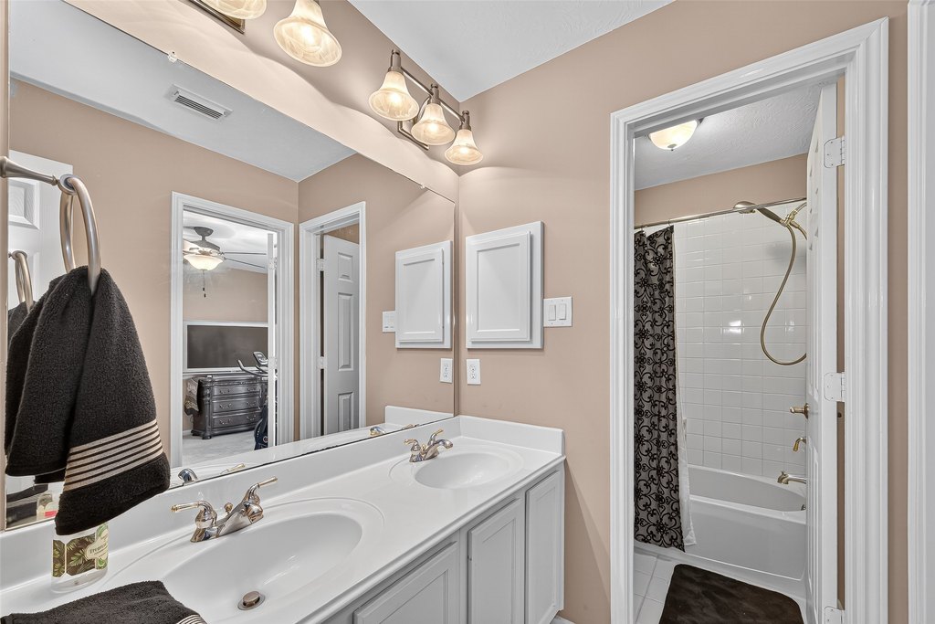 Houston, Texas, 77059, United States, 4 Bedrooms Bedrooms, ,3.5 BathroomsBathrooms,Residential,Forsale,1954135