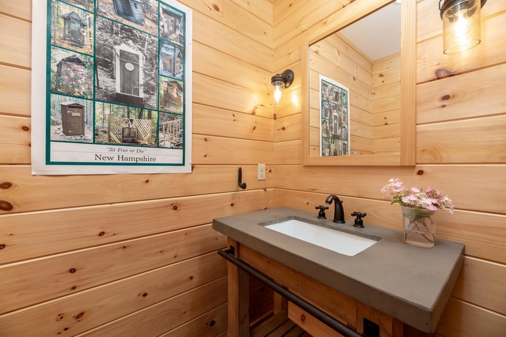 Sandwich, New Hampshire, 03227, United States, 4 Bedrooms Bedrooms, ,4.5 BathroomsBathrooms,Residential,Forsale,1952921