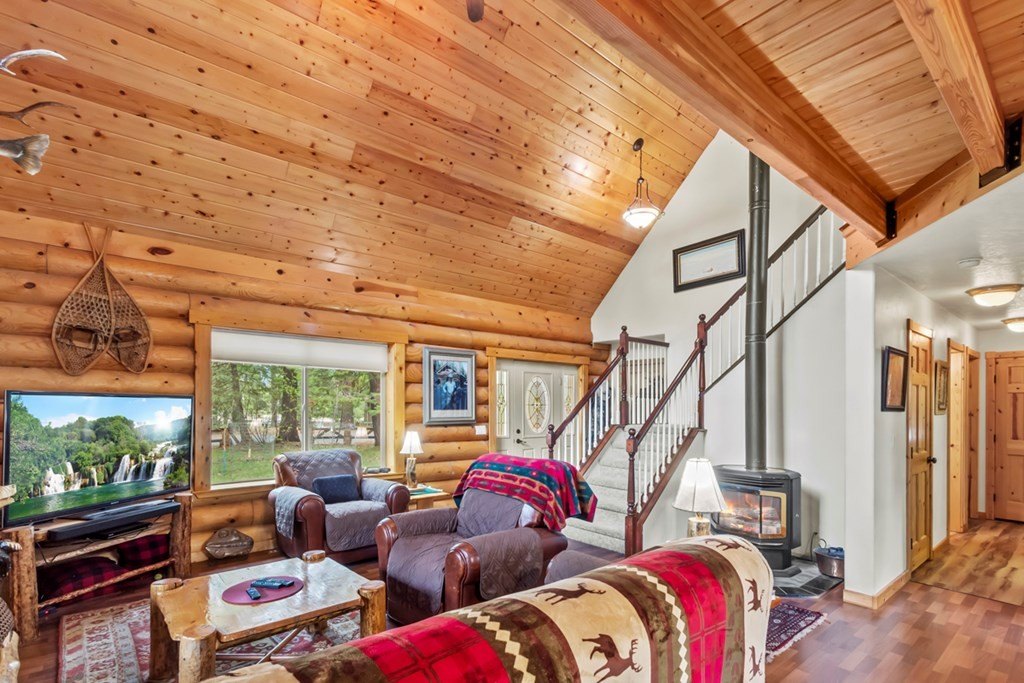 Donnelly, Idaho, 83615, United States, 3 Bedrooms Bedrooms, ,2 BathroomsBathrooms,Residential,Forsale,1889401