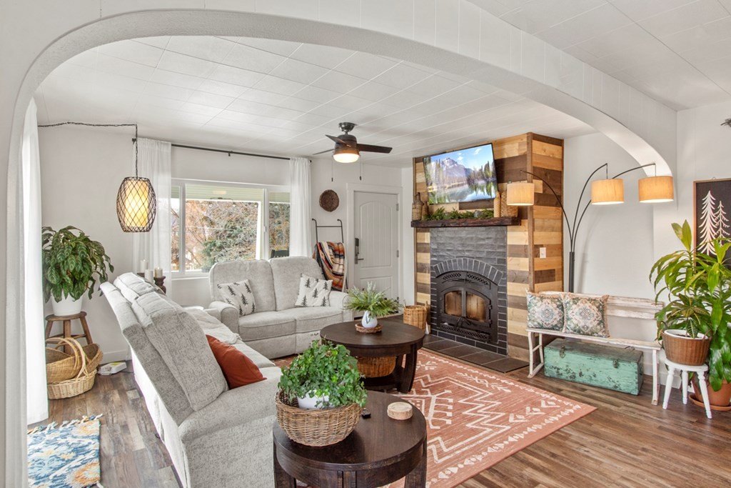 Cascade, Idaho, 83611, United States, 3 Bedrooms Bedrooms, ,2 BathroomsBathrooms,Residential,Forsale,1889400