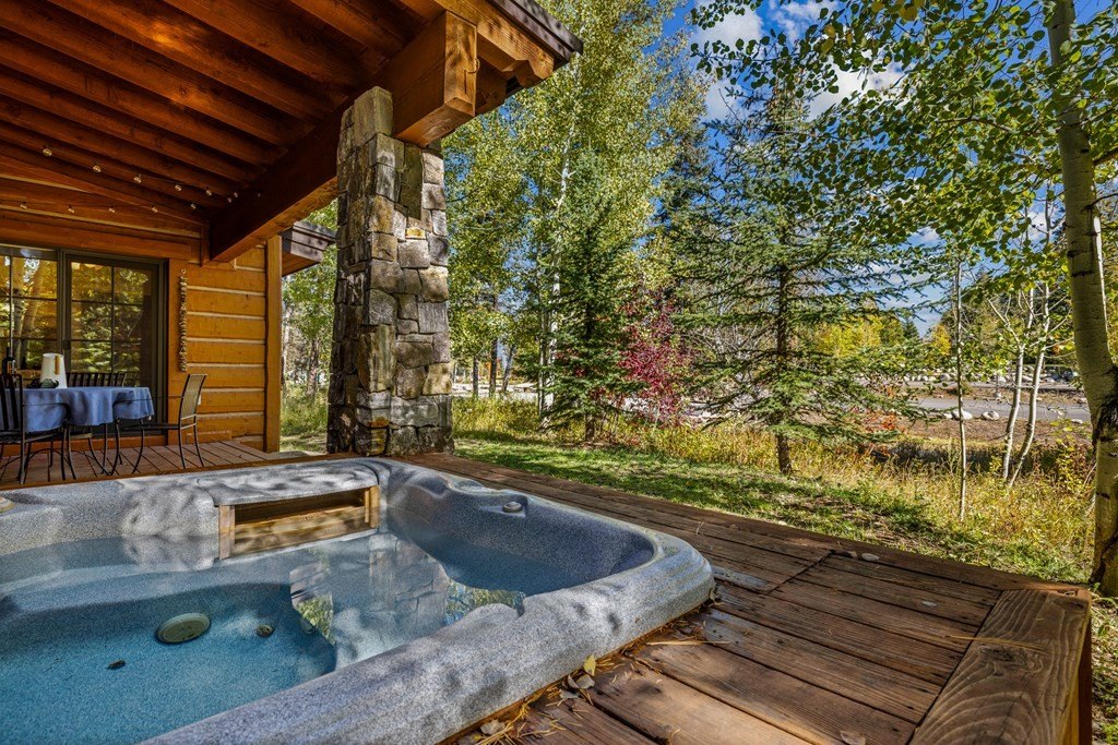 Donnelly, Idaho, 83615, United States, 2 Bedrooms Bedrooms, ,3.5 BathroomsBathrooms,Residential,Forsale,1994984