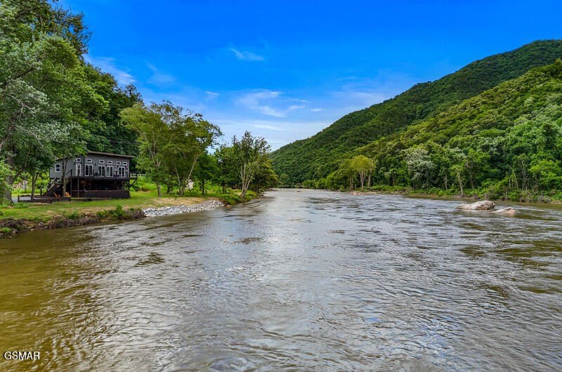 Newport, Tennessee, 37821, United States, 2 Bedrooms Bedrooms, ,2 BathroomsBathrooms,Residential,Forsale,1999350