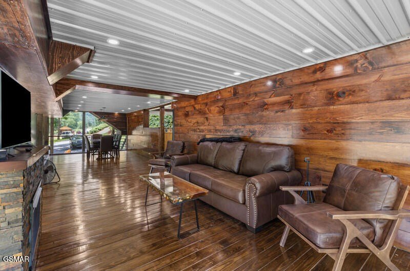 Newport, Tennessee, 37821, United States, 2 Bedrooms Bedrooms, ,2 BathroomsBathrooms,Residential,Forsale,1999350