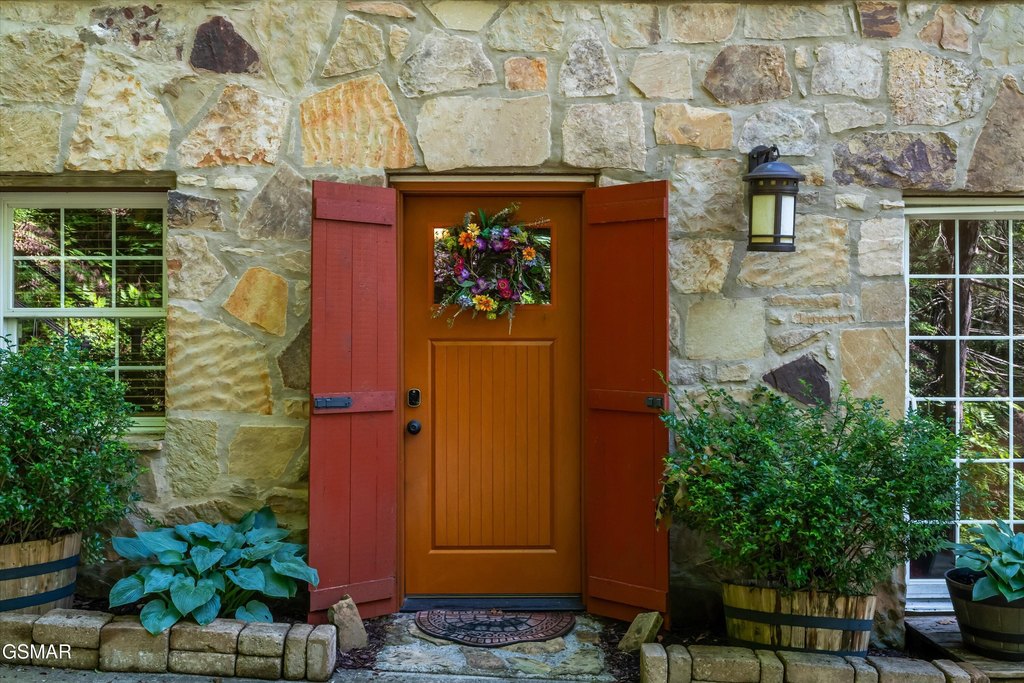 Gatlinburg, Tennessee, 37738, United States, 3 Bedrooms Bedrooms, ,2 BathroomsBathrooms,Residential,Forsale,1893798
