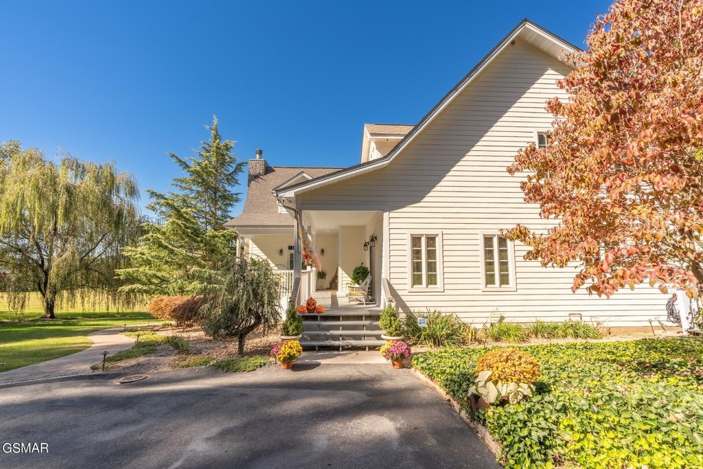 Sevierville, Tennessee, 37862, United States, 4 Bedrooms Bedrooms, ,4.5 BathroomsBathrooms,Residential,Forsale,1910216