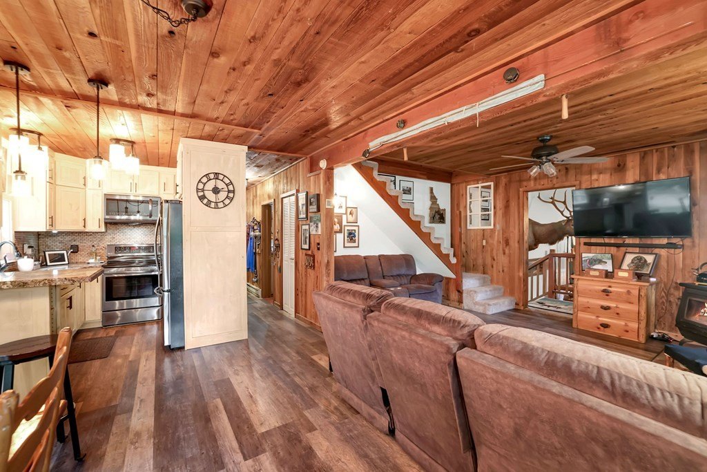 McCall, Idaho, 83638, United States, 5 Bedrooms Bedrooms, ,3 BathroomsBathrooms,Residential,Forsale,1889387