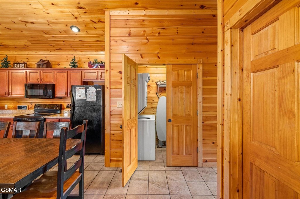 Gatlinburg, Tennessee, 37738, United States, 2 Bedrooms Bedrooms, ,2 BathroomsBathrooms,Residential,Forsale,1910221