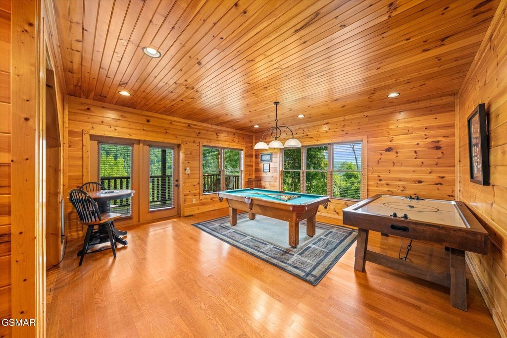 Gatlinburg, Tennessee, 37738, United States, 2 Bedrooms Bedrooms, ,2 BathroomsBathrooms,Residential,Forsale,1910221