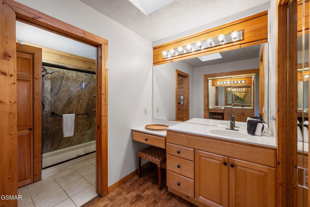 Gatlinburg, Tennessee, 37738, United States, 3 Bedrooms Bedrooms, ,2.5 BathroomsBathrooms,Residential,Forsale,1936713