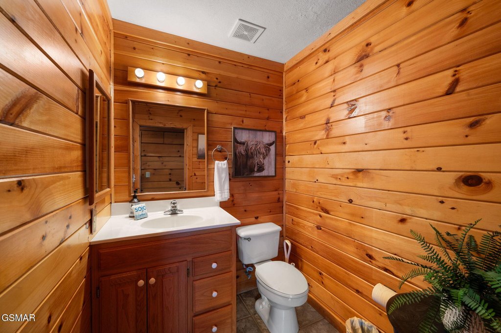 Gatlinburg, Tennessee, 37738, United States, 3 Bedrooms Bedrooms, ,2.5 BathroomsBathrooms,Residential,Forsale,1936713