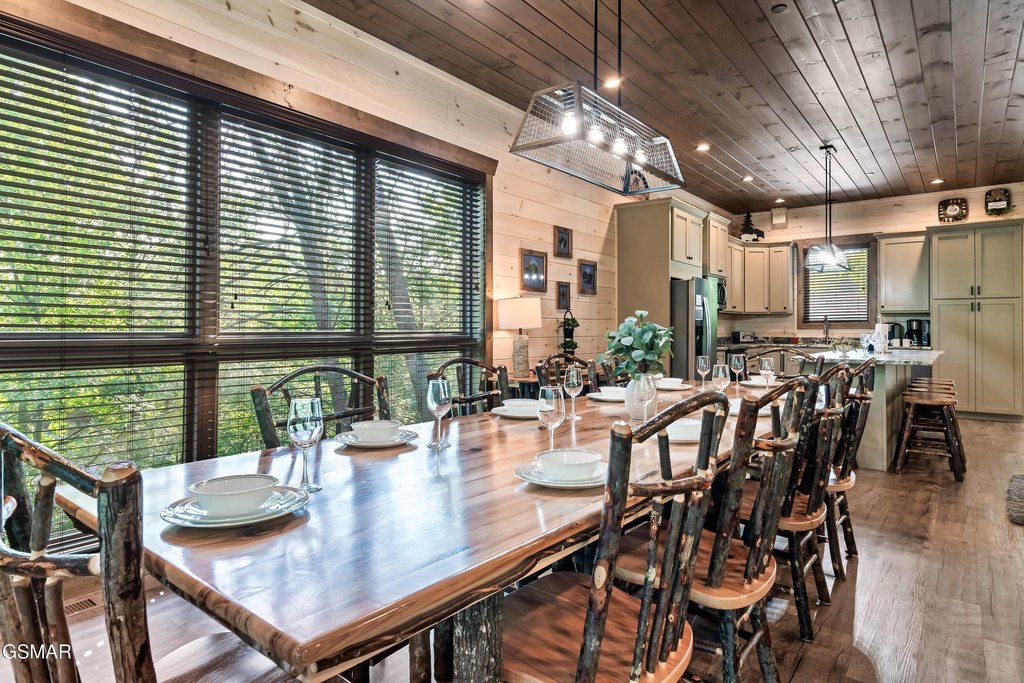 Pigeon Forge, Tennessee, 37862, United States, 4 Bedrooms Bedrooms, ,4.5 BathroomsBathrooms,Residential,Forsale,1971886