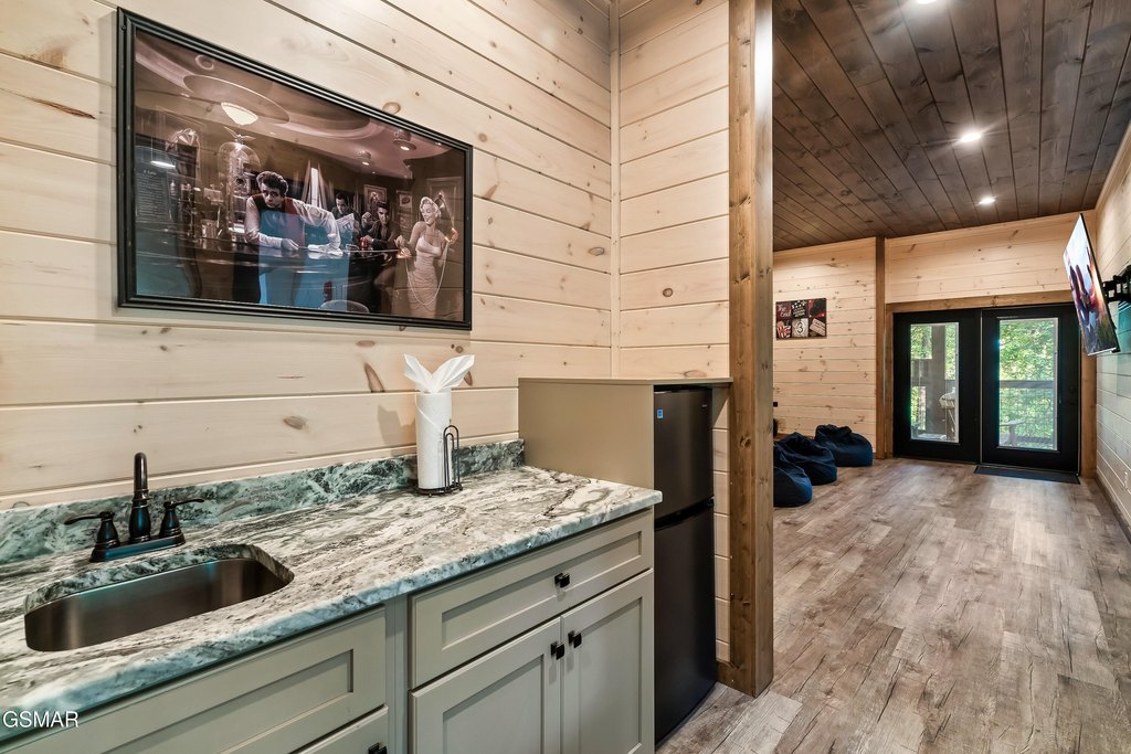 Pigeon Forge, Tennessee, 37862, United States, 4 Bedrooms Bedrooms, ,4.5 BathroomsBathrooms,Residential,Forsale,1971886