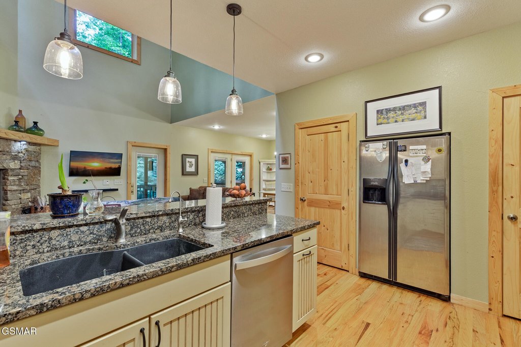 Sevierville, Tennessee, 37862, United States, 2 Bedrooms Bedrooms, ,2 BathroomsBathrooms,Residential,Forsale,1999460