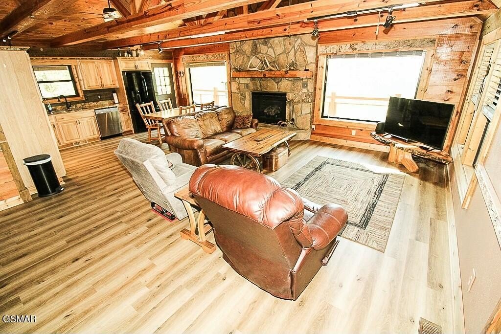 Sevierville, Tennessee, 37862, United States, 3 Bedrooms Bedrooms, ,3 BathroomsBathrooms,Residential,Forsale,1893748