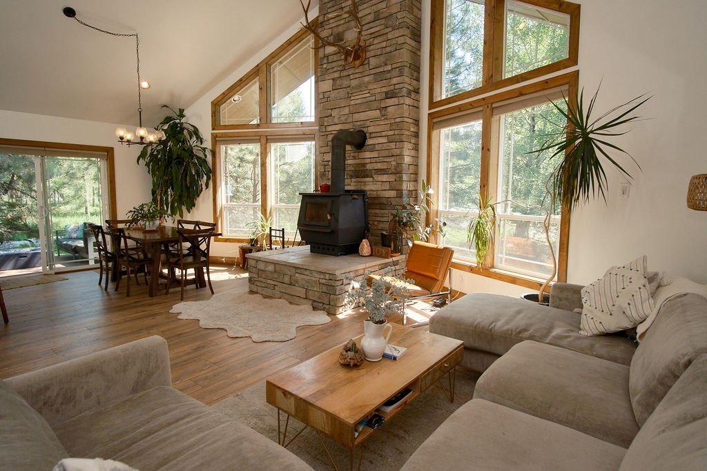 McCall, Idaho, 83638, United States, 4 Bedrooms Bedrooms, ,2 BathroomsBathrooms,Residential,Forsale,1946177