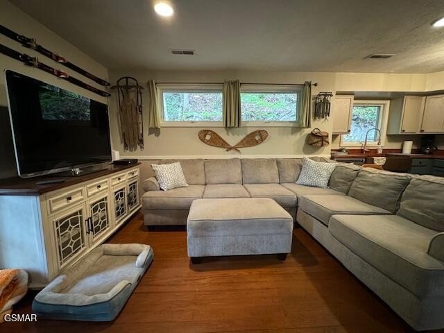 Sevierville, Tennessee, 37862, United States, 3 Bedrooms Bedrooms, ,2 BathroomsBathrooms,Residential,Forsale,1971862