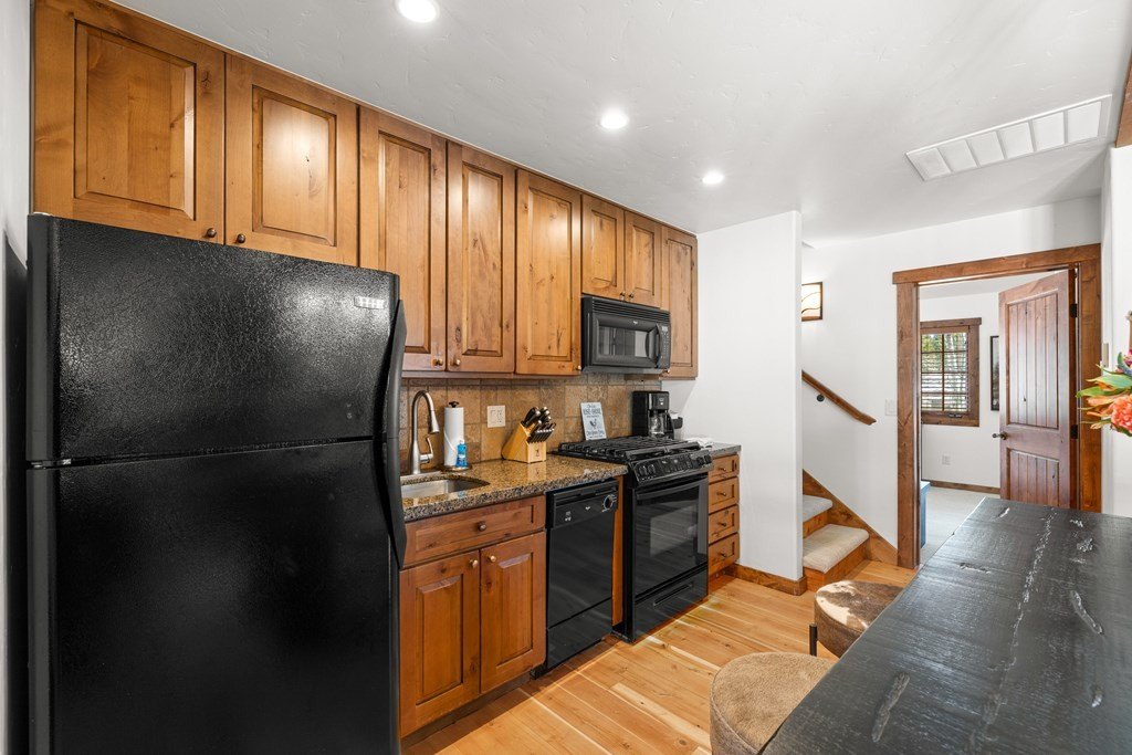 Donnelly, Idaho, 83615, United States, 2 Bedrooms Bedrooms, ,3.5 BathroomsBathrooms,Residential,Forsale,1994984