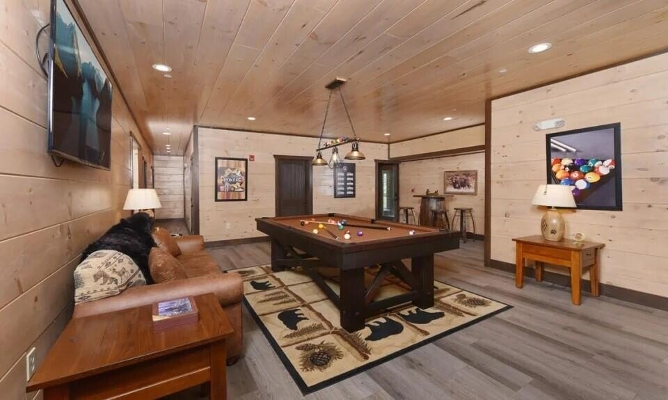 Sevierville, Tennessee, 37876, United States, 16 Bedrooms Bedrooms, ,16.5 BathroomsBathrooms,Residential,Forsale,1942438