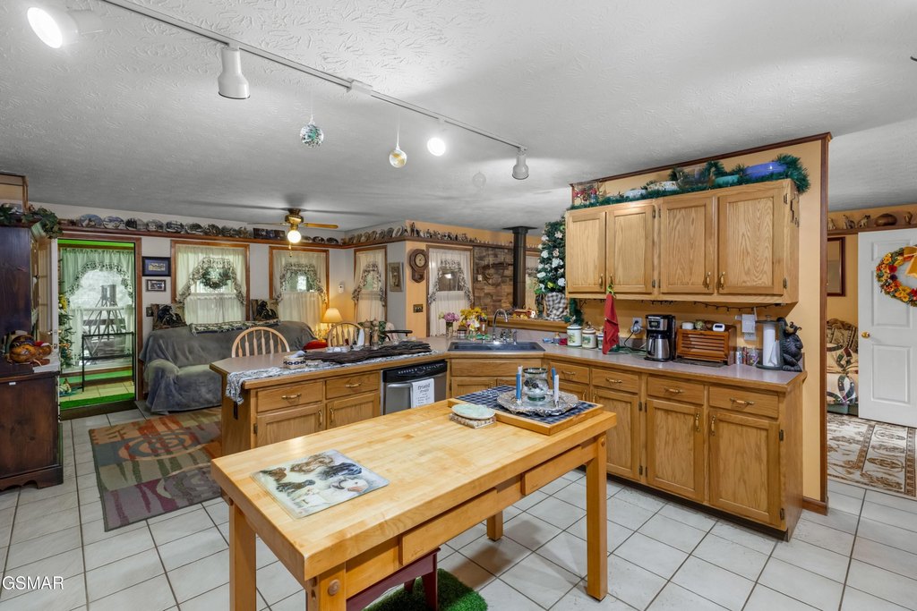 Del Rio, Tennessee, 37727, United States, 5 Bedrooms Bedrooms, ,3 BathroomsBathrooms,Residential,Forsale,1893784