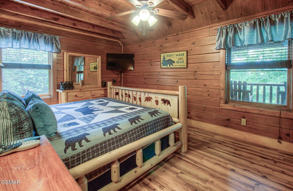 Pigeon Forge, Tennessee, 37863, United States, 3 Bedrooms Bedrooms, ,2 BathroomsBathrooms,Residential,Forsale,1971837