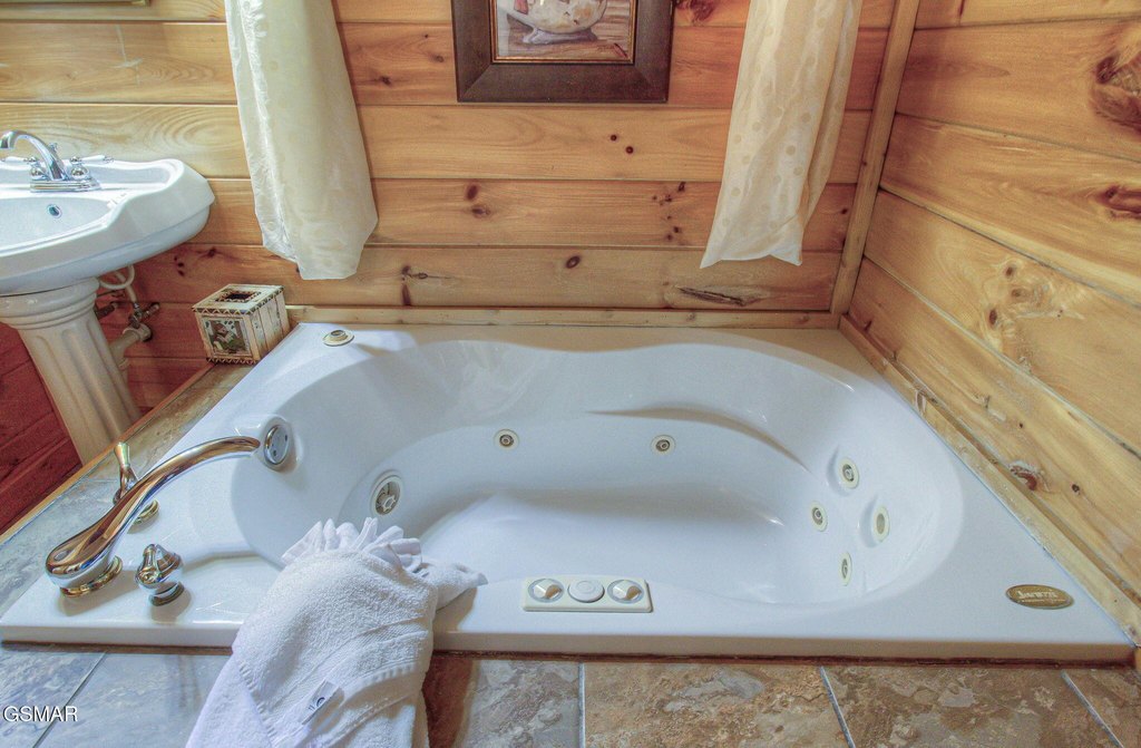 Pigeon Forge, Tennessee, 37863, United States, 3 Bedrooms Bedrooms, ,2 BathroomsBathrooms,Residential,Forsale,1971837