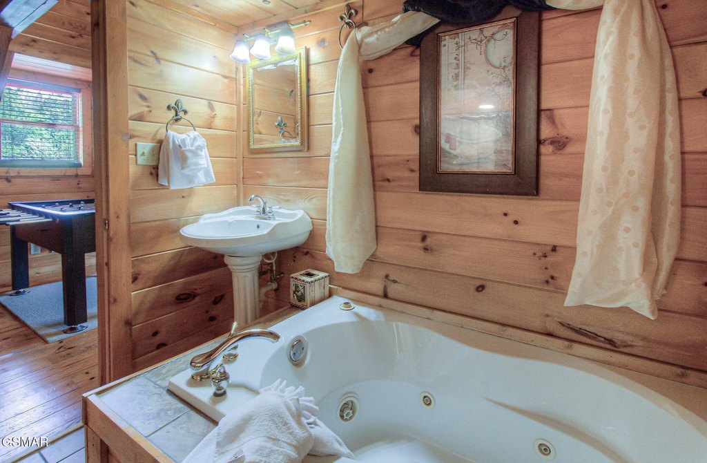 Pigeon Forge, Tennessee, 37863, United States, 3 Bedrooms Bedrooms, ,2 BathroomsBathrooms,Residential,Forsale,1971837