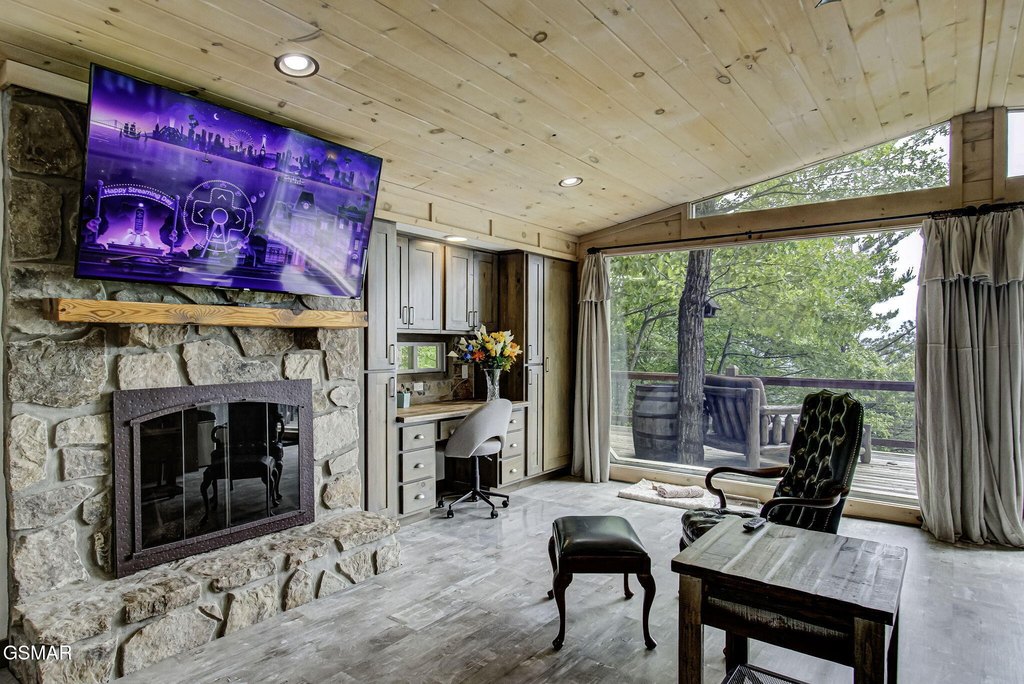 Sevierville, Tennessee, 37876, United States, 2 Bedrooms Bedrooms, ,3 BathroomsBathrooms,Residential,Forsale,1942452