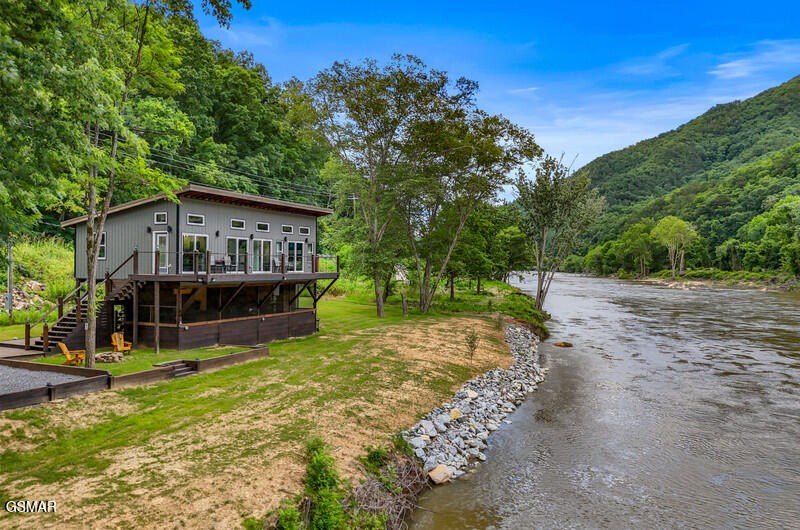 Newport, Tennessee, 37821, United States, 2 Bedrooms Bedrooms, ,2 BathroomsBathrooms,Residential,Forsale,1999350